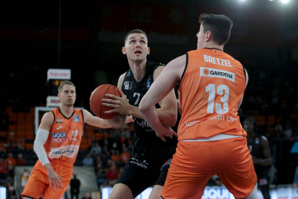 并凭借一次 并凭借一次