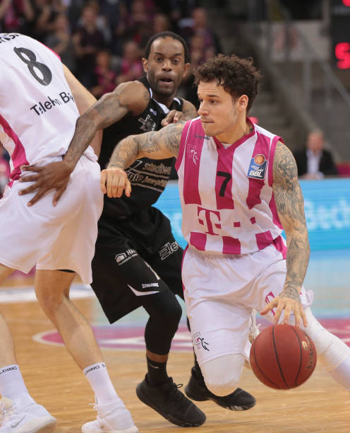 都可能左右 都可能左右